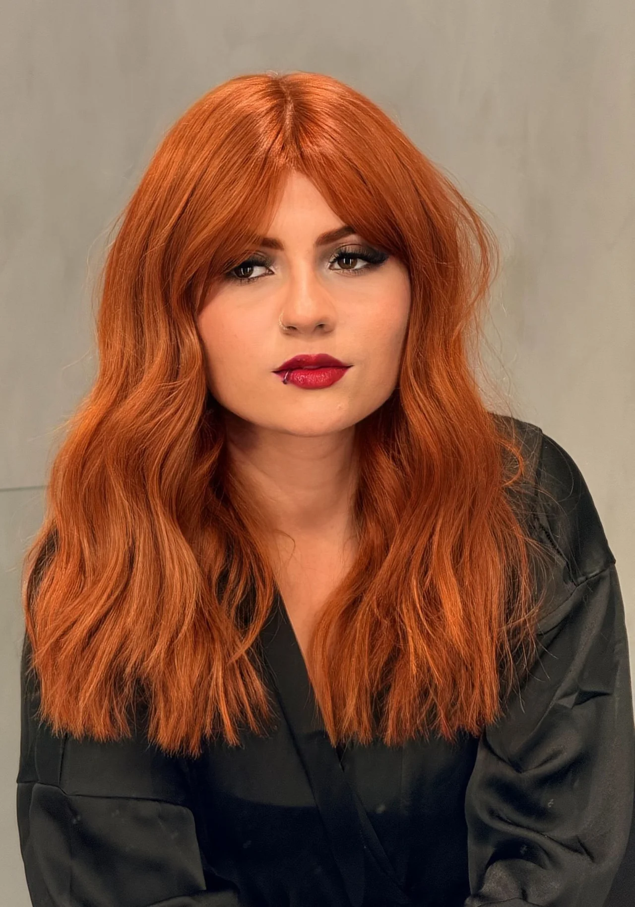 Melena cobriza con flequillo
