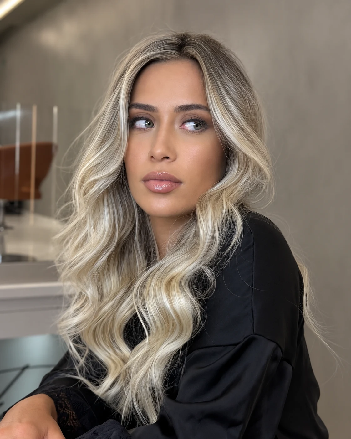 Inspiración de brillo en cabello rubio ondulado